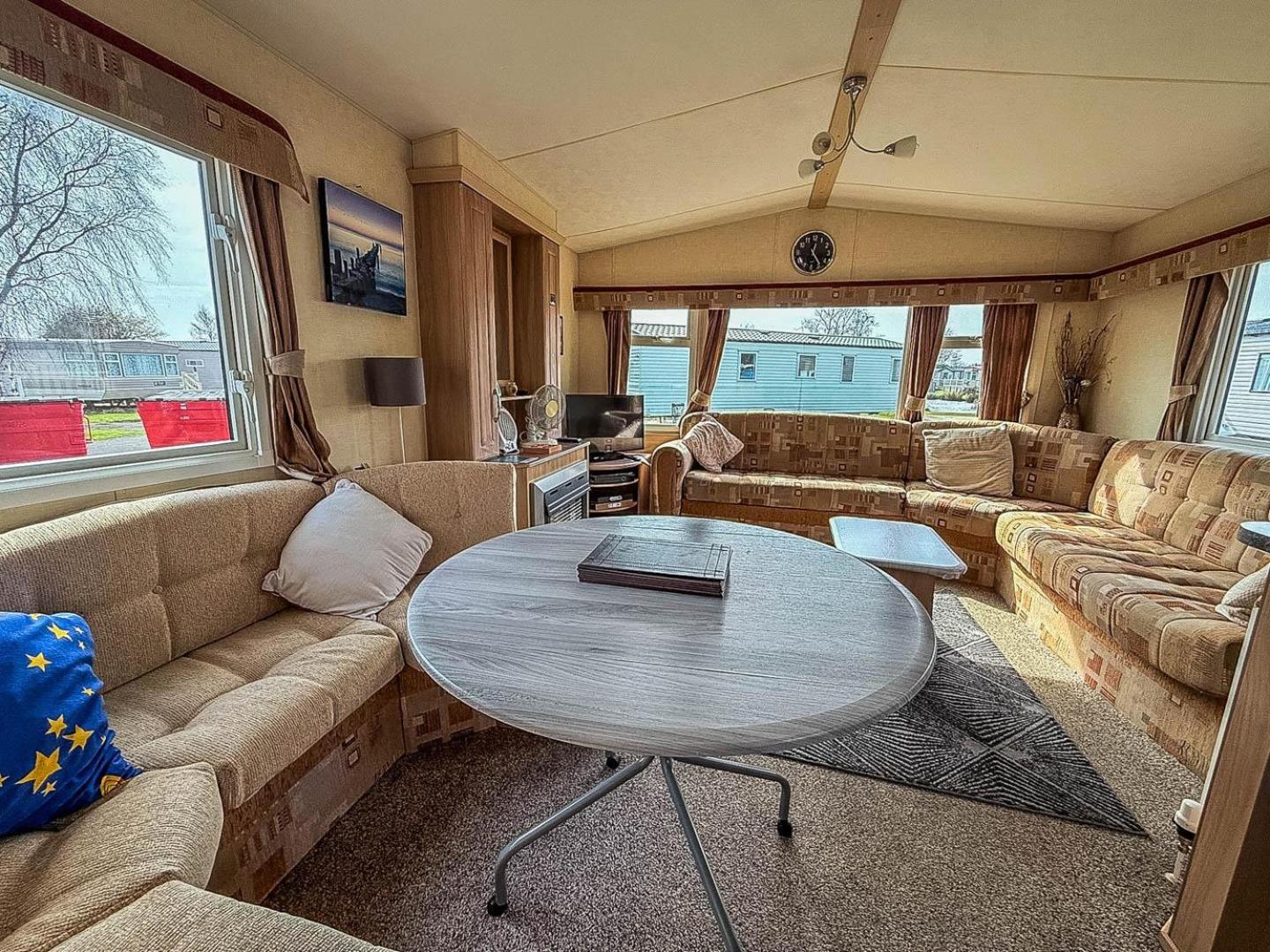 Spacious 8 Berth Caravan At Southview Holiday Park Near Skegness Ref 33018Ml المظهر الخارجي الصورة
